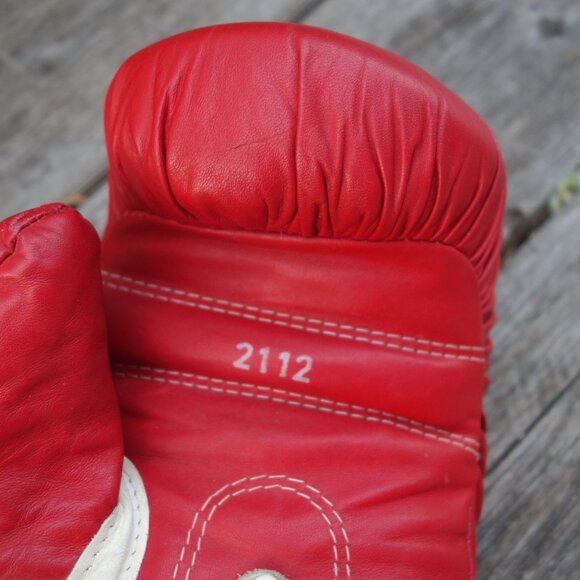 Everlast 2112 Lace Up Red Boxing Gloves Made in U.S.A. - Picture 7 of 16